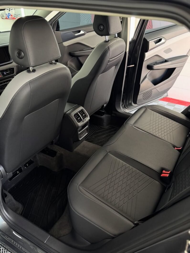 
								2022 Volkswagen Taos full									