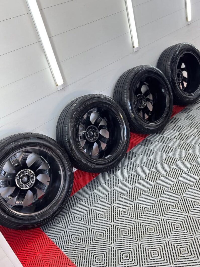 
								2022 Volkswagen Taos full									