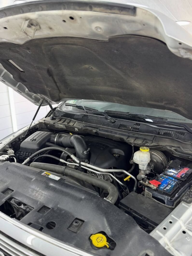 
								2015 Ram 1500 5.7L HEMI V8 full									