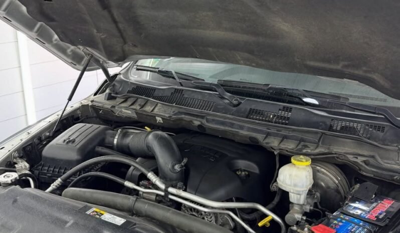 
								2015 Ram 1500 5.7L HEMI V8 full									