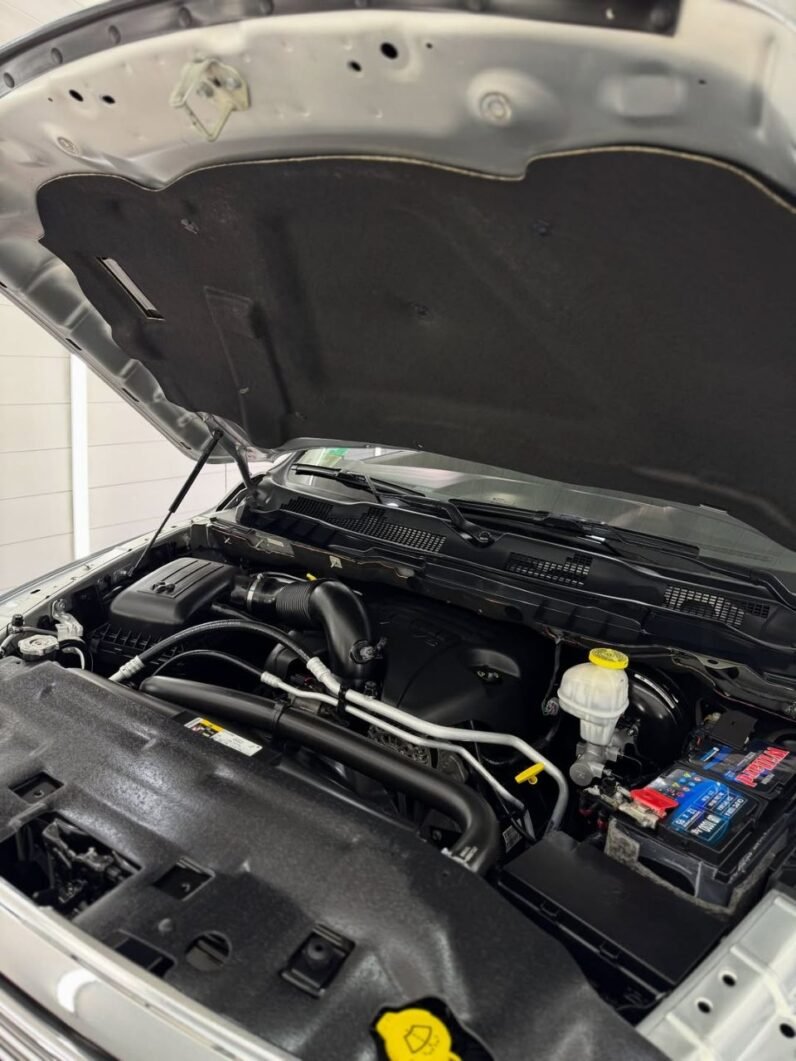 
								2015 Ram 1500 5.7L HEMI V8 full									