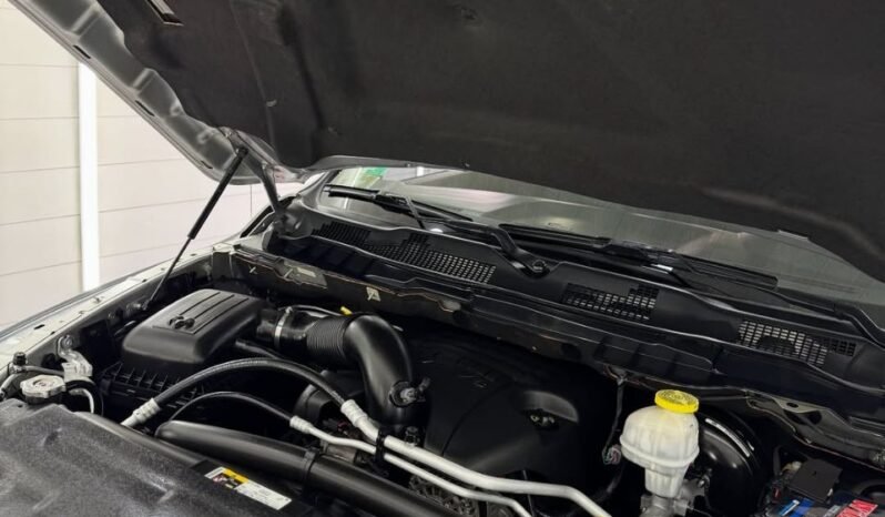 
								2015 Ram 1500 5.7L HEMI V8 full									