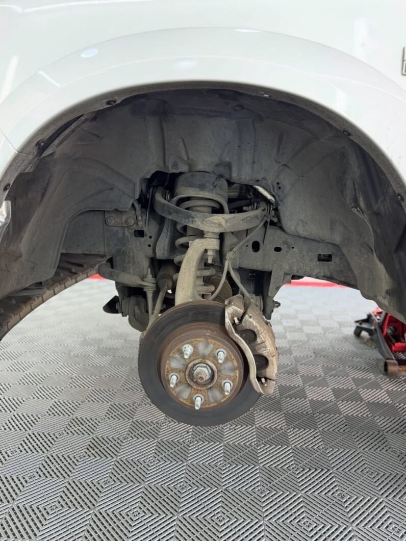 
								2015 Ram 1500 5.7L HEMI V8 full									