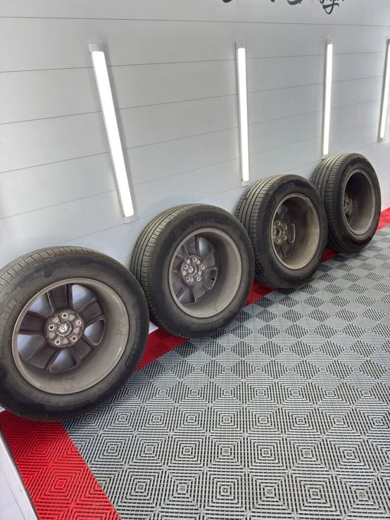 
								2015 Ram 1500 5.7L HEMI V8 full									