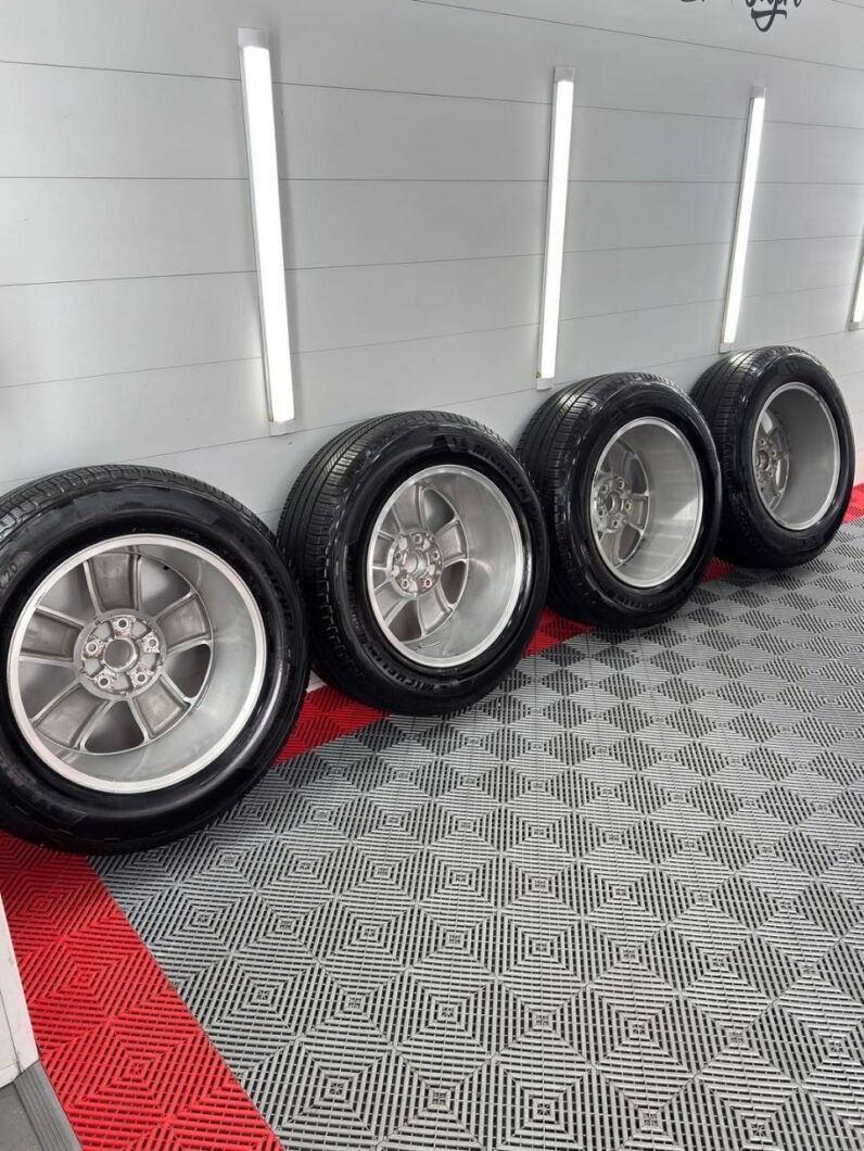 
								2015 Ram 1500 5.7L HEMI V8 full									