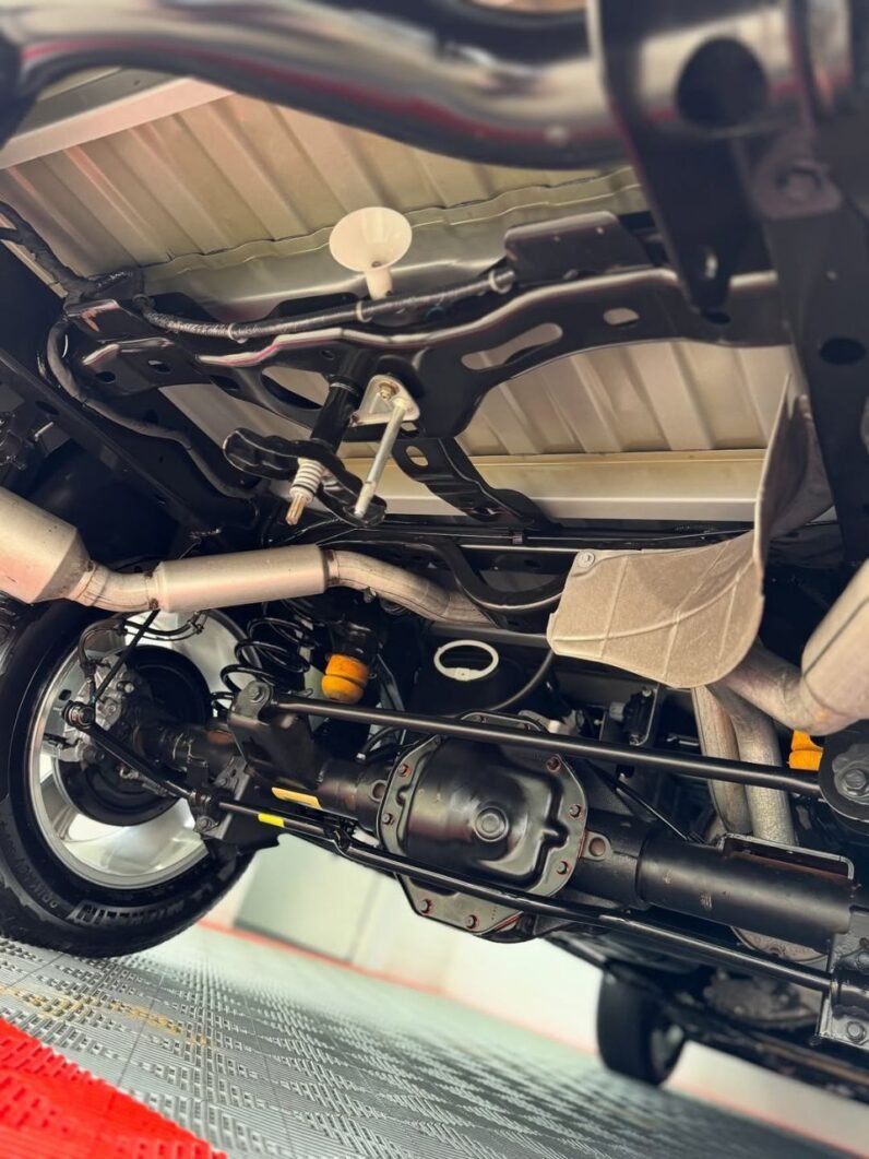 
								2015 Ram 1500 5.7L HEMI V8 full									