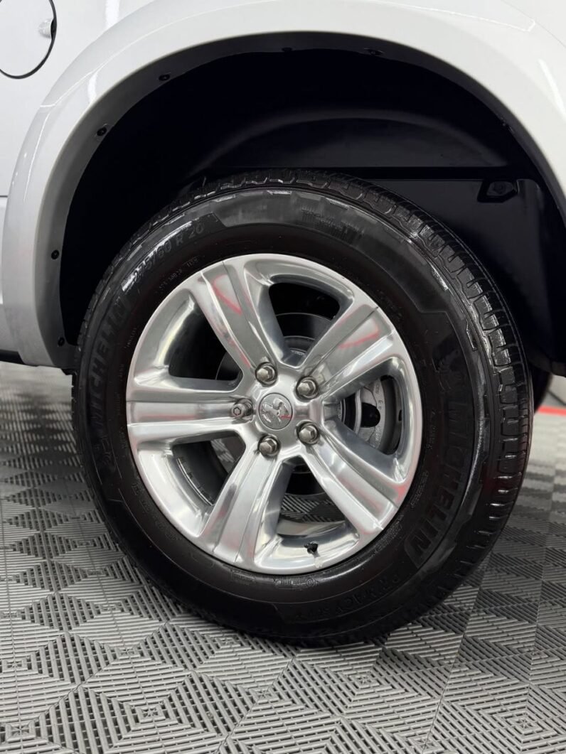 
								2015 Ram 1500 5.7L HEMI V8 full									