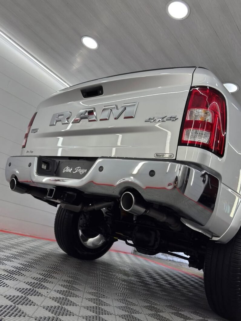 
								2015 Ram 1500 5.7L HEMI V8 full									