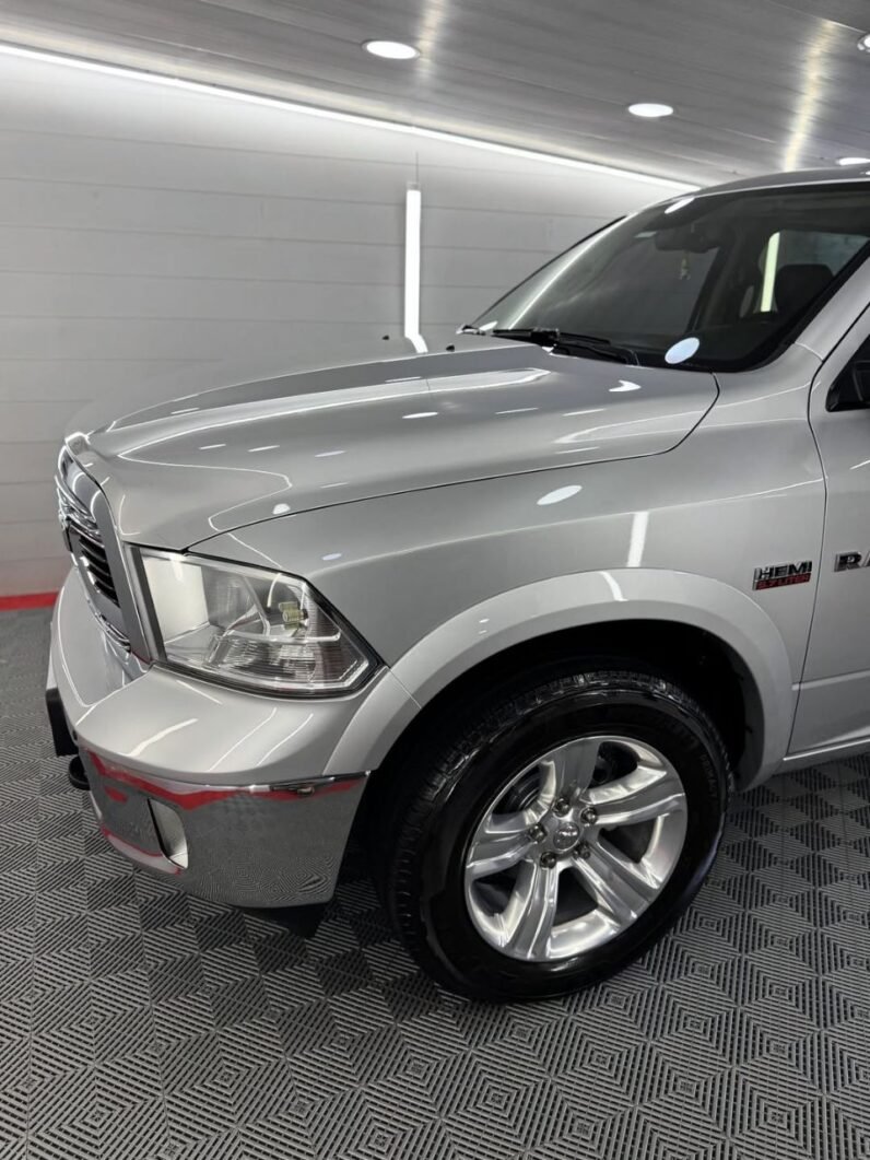 
								2015 Ram 1500 5.7L HEMI V8 full									