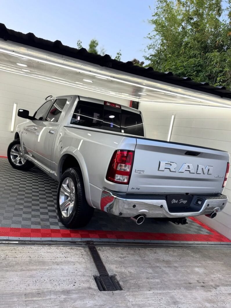 
								2015 Ram 1500 5.7L HEMI V8 full									