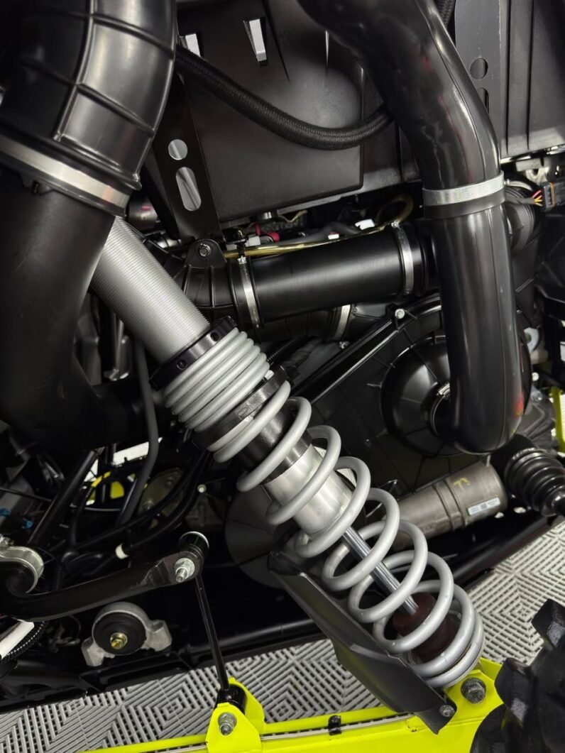 
								Polaris RZR 1000 XP full									