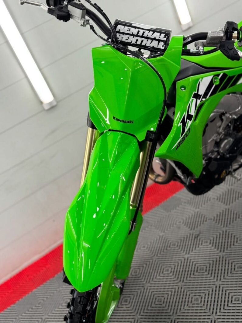 
								2022 Kawasaki KX450 full									
