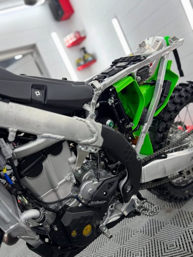
								2022 Kawasaki KX450 full									